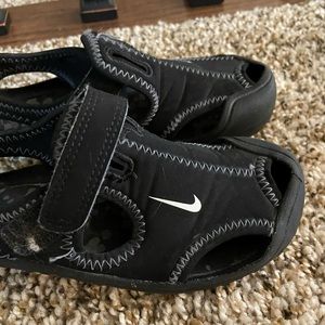 Toddler boy black Nike sandals size 9c